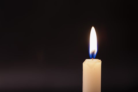 Candle Image - Surviving A Power Outage In Winter